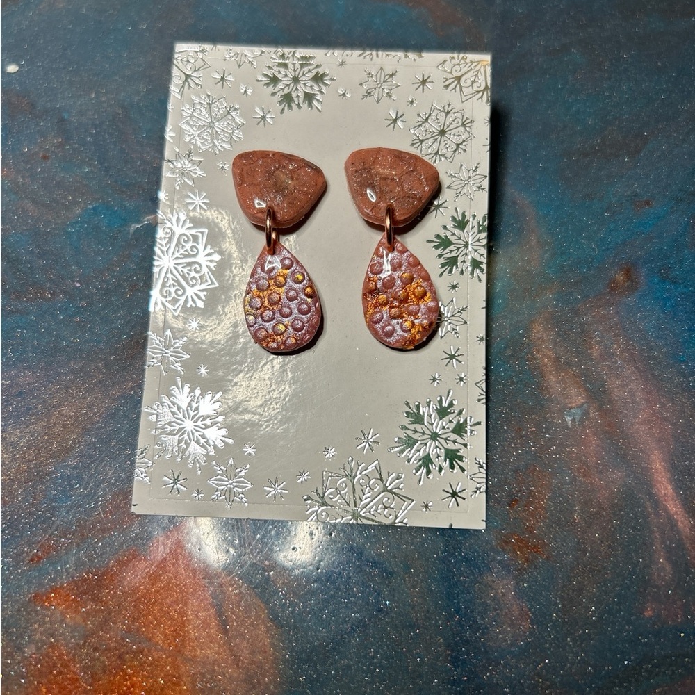Elegant mauve  Dangle Earrings NWOT